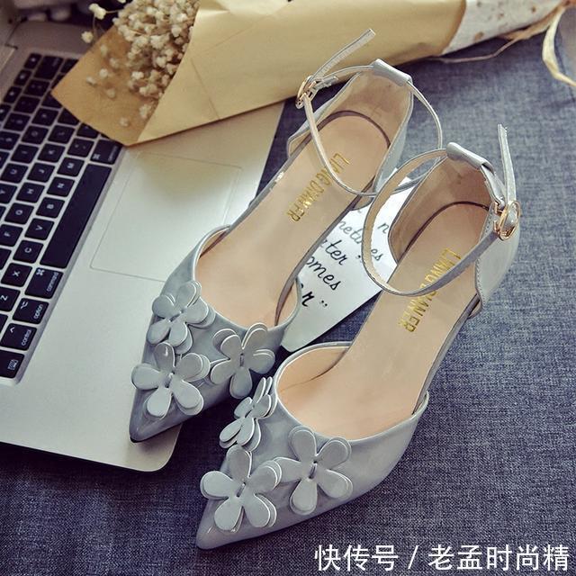 今夏很流行高跟一字带凉鞋,性感不失优雅!尽显足尖下的风情