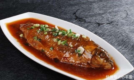不粘锅|不管煎什么鱼,煎鱼前多做一步,鱼皮不破不粘锅,肉嫩还入味