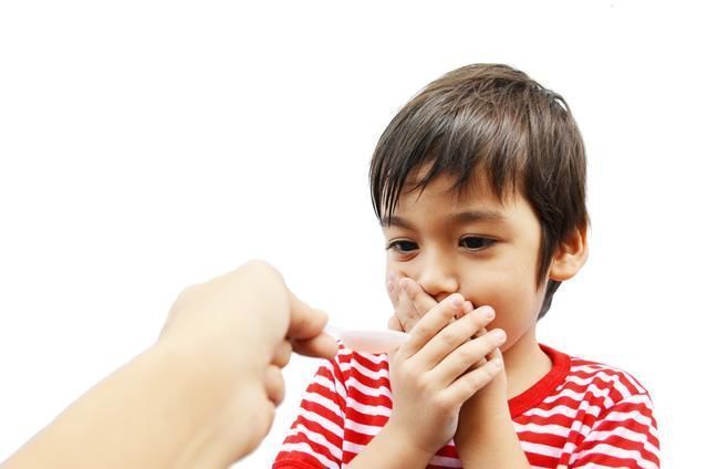 春季带娃,家长少给孩子吃3物,比泡面还垃圾,容易导致孩子咳嗽