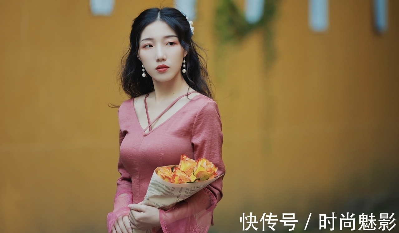 石榴花$七律·八首丨林深俊鸟声无寂,岸远银波水有缘