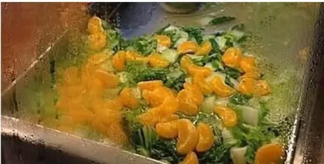 学生被食堂逼得胆大,原谅色鸡腿不敢吃,看完后,网友:敢吃的都是大神