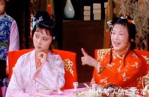 宝琴@读懂袭人奉上的这杯茶，便能看出宝钗、黛玉二人素质的高低！