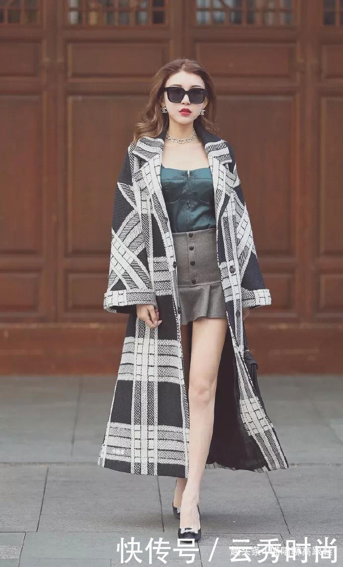 美女脚上搭配上一双优雅的高跟鞋,让她的双腿显得更加的修长