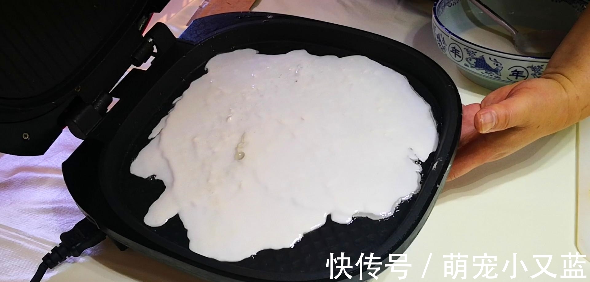 凉开水|电饼铛做凉皮,原来这么简单,不用洗面不用蒸,30秒做一张,好吃