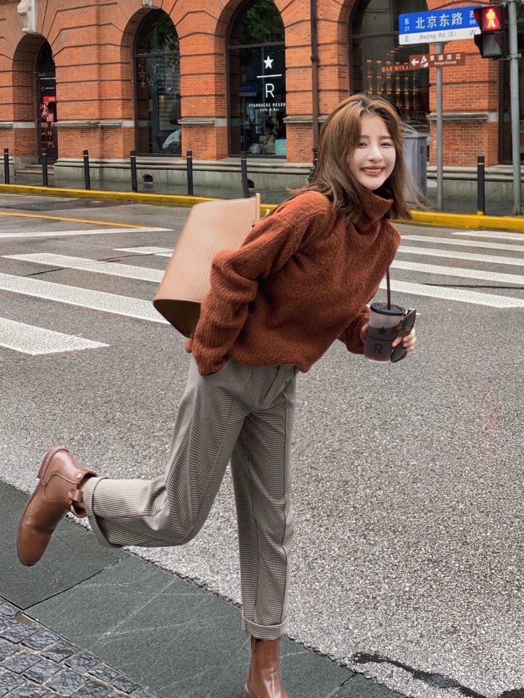 百搭 这些才是“毛衣”的高级穿法,柔软舒适又百搭,轻松穿出气质美