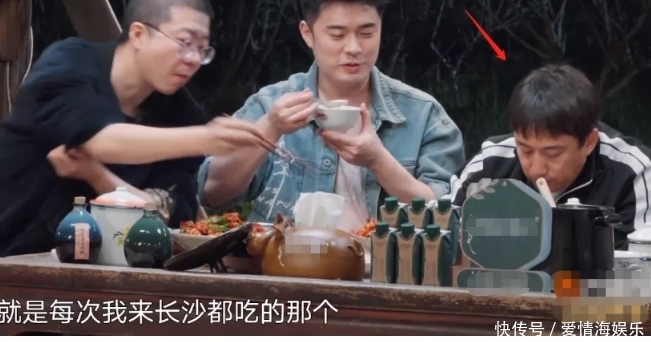 陈赫 《向往5》饭菜难吃!陈赫李诞刚吃就饱,张子枫吃青菜试图补救