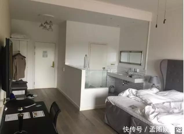 出国度假的我,居然在酒店的窗帘上发现了一些诡异的花纹