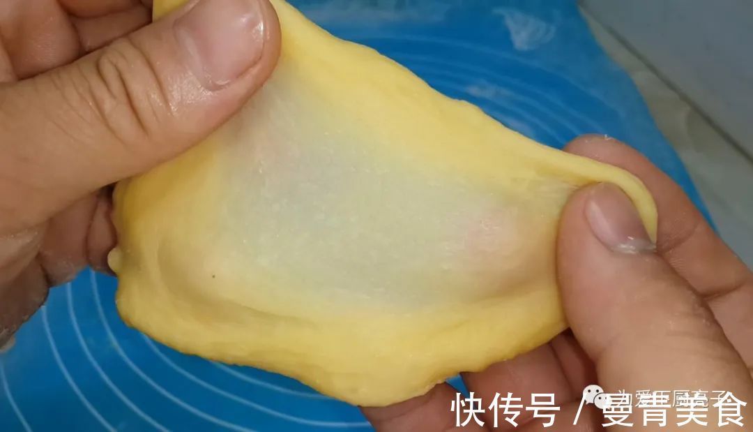 红豆面包|家常红豆面包做法，两勺卷一卷，松软香甜又解馋，学会都能开店了