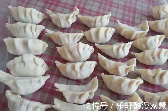 包饺子|别再包韭菜馅饺子了,试试这个馅吧,好吃又鲜嫩,一家人都爱吃