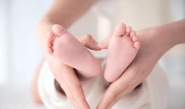 关于宝宝光脚，你误会了多少很多家长后悔看晚了