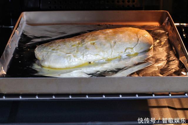 不用和面的懒人早餐饼，外皮酥脆、鲜嫩多汁，一口就让人欲罢不能