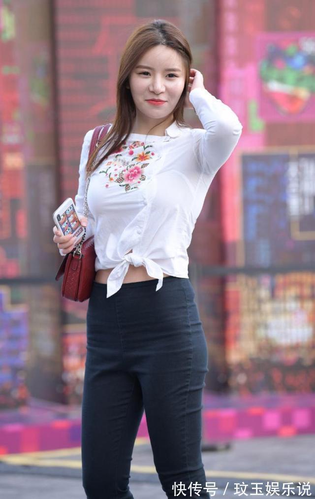 女孩 简单休闲又高雅,气质女孩的穿搭值得借鉴