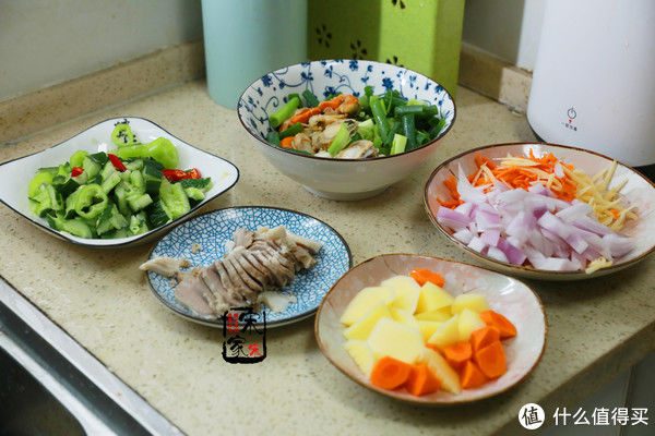 羊肉汤|暑假带娃，简单的2菜1汤，3锅齐上，还花将近1小时，妈妈不容易