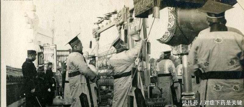 下联|袁世凯称帝有人送一副联,上联七个数下联都是褒奖词,请多读几遍!