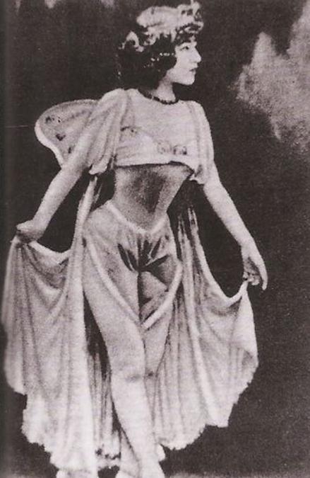 美女|晚清最美女官，曾给慈禧跳舞，晚年风姿依旧，活了84岁！