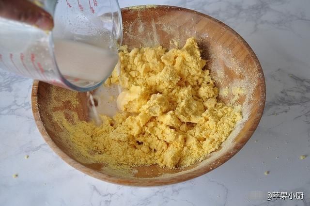 粗粮加菜做的饼子,不拉嗓子味道香,有菜有主食,越嚼越香