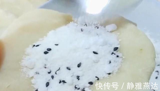 面粉|1碗面粉倒进开水锅里,瞬间变美味,孩子吃完还想吃,做法超简单