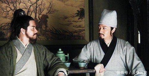 水浒最苦逼的1人,先后扶持晁盖宋江坐上第1把交椅,却也被这2人耽误