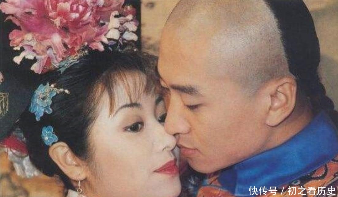 周杰伦 周杰牵手郭麒麟,合唱《还珠格格》主题曲,这个画面你真不能理解