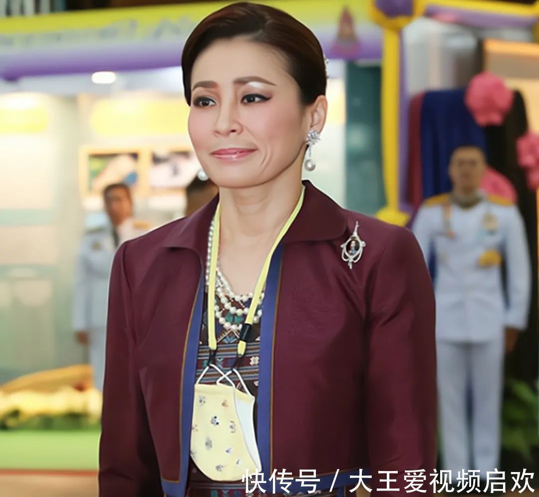 王室@苏提达整顿后宫,明确自己的霸主地位,诗妮娜就是泰王的一个嫔妃