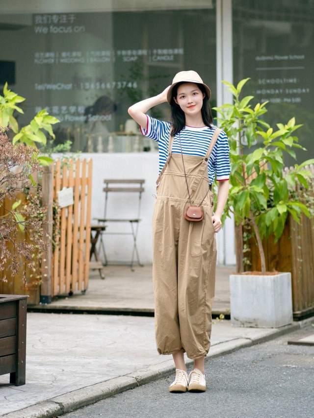 休闲|休闲慵懒风怎么搭?条纹衬衫+棉麻长裤简约洋气,气质又优雅