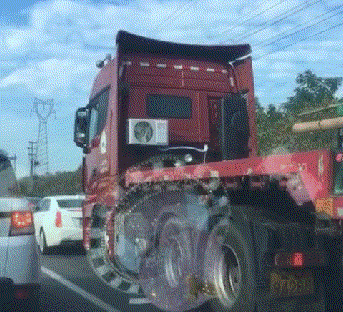 |搞笑GIF:放假送奶奶家,接回来破洞裤不见了