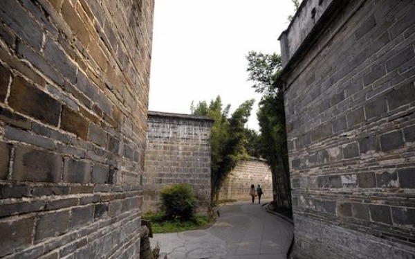  刘文彩|四川大地主刘文彩家有多豪，老宅再现当年奢华生活