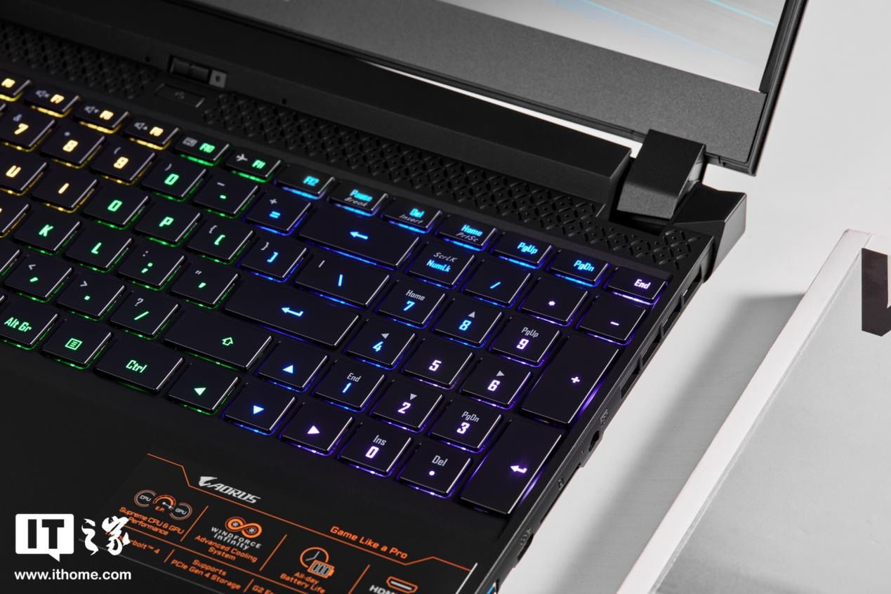 AORUS 15P XD 游戏本评测：300Hz 高刷，电竞级性能释放