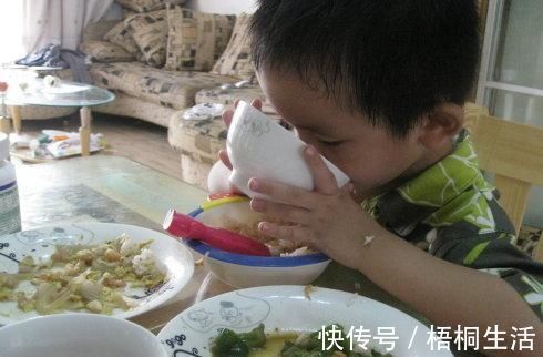 夫妻俩|孩子身高发育“停滞”,奶奶照顾后“疯长”,这件事没必要逼孩子