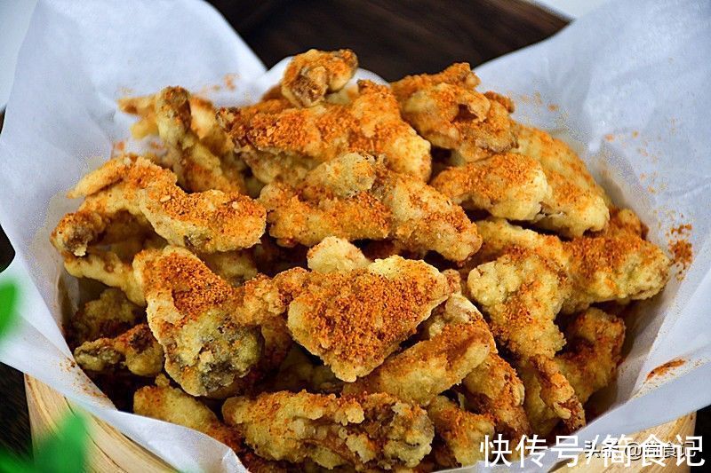 “炸蘑菇”怎么做才好吃?教你特色做法,干香焦脆不回软,比肉香