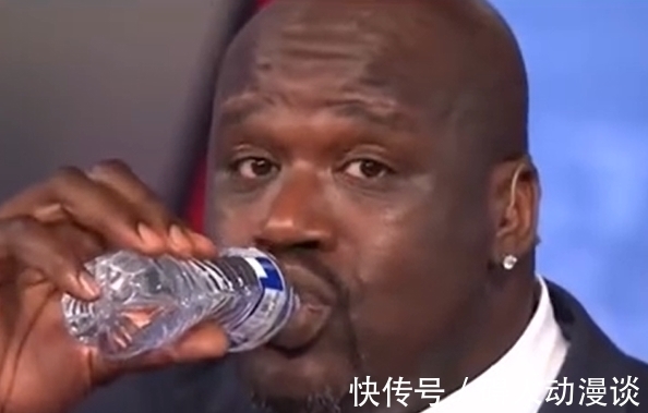 奥尼尔|王一博钱枫用同款水杯喝水，钱枫喝水像奥尼尔，王一博秒变小朋友