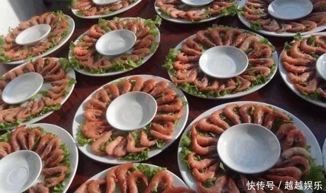 份子|打算给农村同学100的份子钱,看到饭菜,我默默拿出了500元