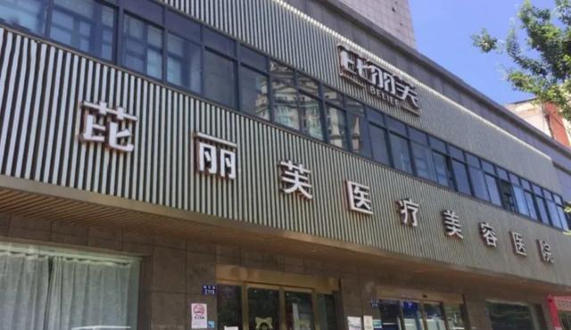 嘟嘟唇|美容店老板娘整容“翻车”，前后对比惨不忍睹让我咋面对顾客