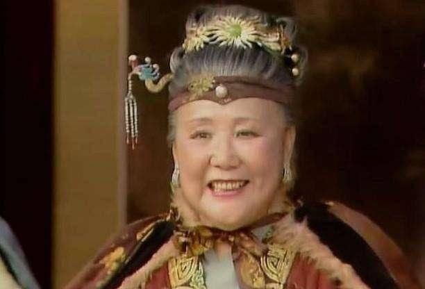 生育|贾母丈夫有六位小妾,为何都没有生育王熙凤说出实情