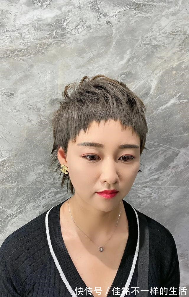 发量 女发这样做,没想到如此美,是该换一换自己的发型了!