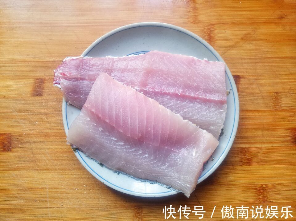 教你简版酸菜鱼做法,汤汁酸爽,鱼肉滑嫩,一次一锅都不够吃