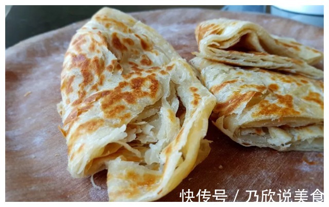 在家做烙饼记住一个诀窍,又软又好吃,凉了也不干硬,腮帮子不疼