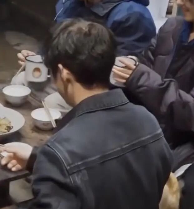 47歲何炅顏值翻車?頭部禿頂狀態差,不老男神真的老了嗎?