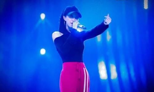 当初被好声音淘汰，却意外嫁给爱奇艺总裁的女歌手，如今怎样了？