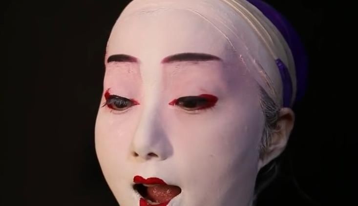 艺伎|日本艺伎的脸为啥那么白了解其化妆过程后,才知道她们的辛酸