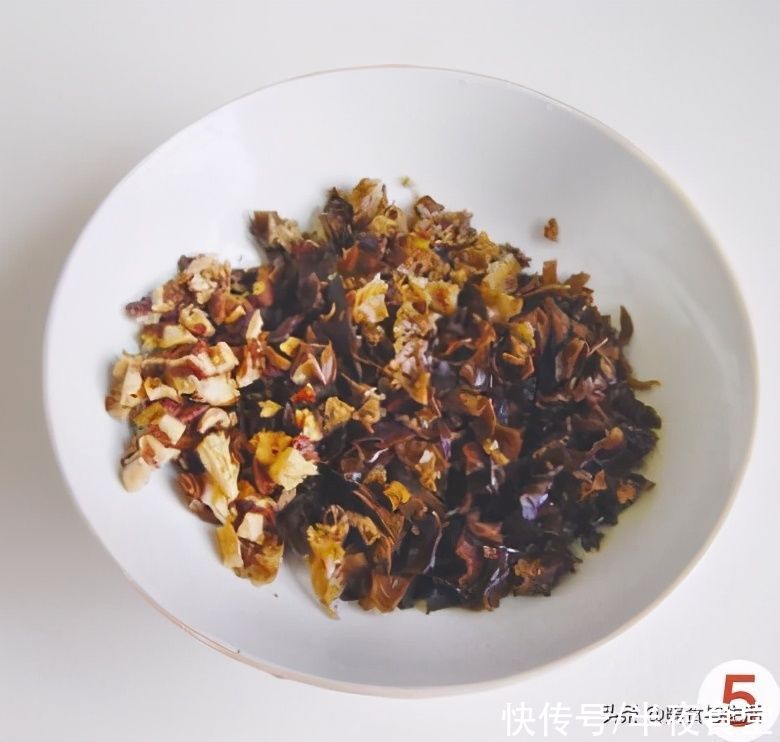  小年包饺子，教你这种饺子馅调法，比韭菜鲜，比白菜香，吃不腻