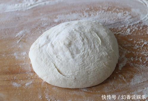 在家烙饼的时候,记住这个小细节,烙出的饼外酥里嫩层次分明!