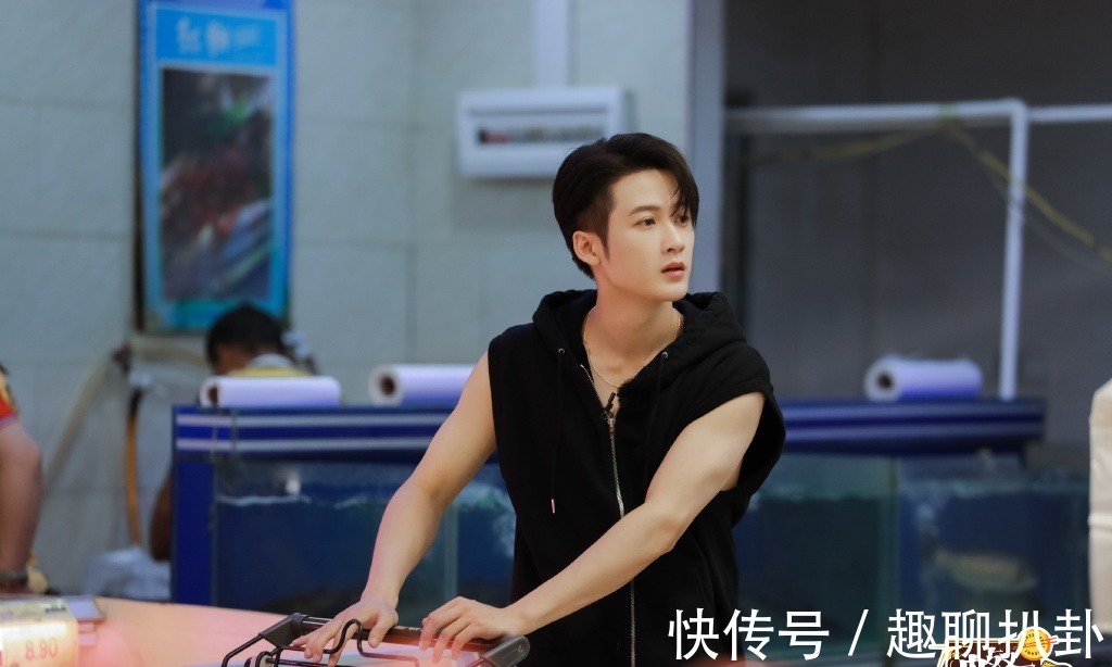 丁真的包子,檀健次的鱼,《中餐厅》正能量,当艺人也需要会做饭