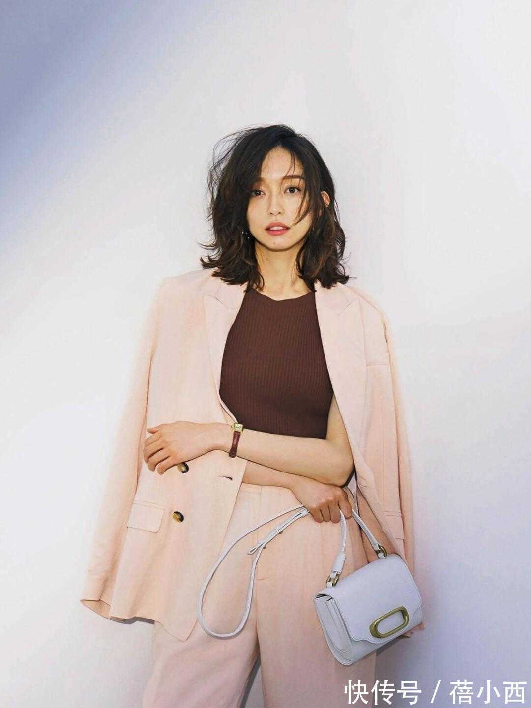 单品 日系博主“大女人风”如何打造?原来只靠这一件单品,百搭还显瘦