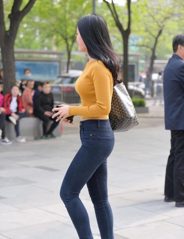 时尚|穿牛仔裤时尚耐看又省心，让你轻松展现出自信靓丽的美