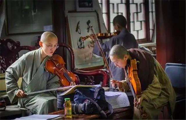 尼姑$她被誉为中国美女尼姑，985毕业却断发出家，年近三十仍不想还俗