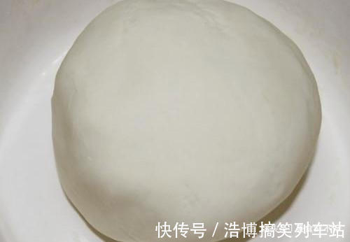 小苏打|蒸馒头可别只加酵母，多放3味料，30分钟就发满盆，软暄有嚼劲