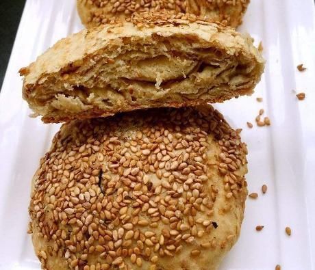 想吃烧饼自己做,省钱又好吃,成本不到一块钱,酥香层次多