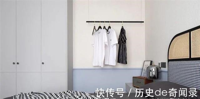 卧室|105㎡的单身公寓,巧用玻璃移门,打造时尚又高级的开放式空间!