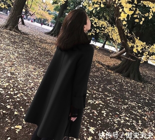 聚会|大衣+黑裤子?没有新意!如今流行这样穿,聚会上班,人见人夸美